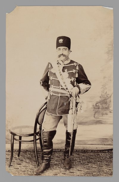 Volledig portret van Mozaffar al-Din Shah, eind 19e-begin 20e eeuw door Antoin Sevruguin