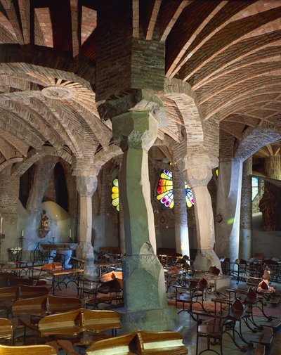 Spanje, regio Catalonië, provincie Barcelona, Baix Llobregat, Santa Coloma de Cervelló, kerk van Colonia Güell, kerkcrypt door Antoni Gaudi