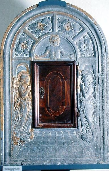 Christus in Majesteit boven de Poort naar de Hemel, geflankeerd door twee engelen, ca. 1470-80 door Antonio (attr. to workshop of) Rossellino
