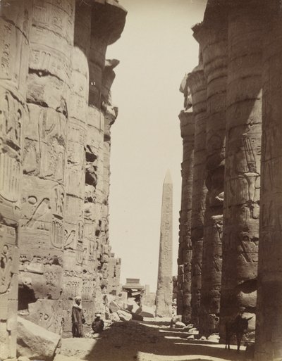 Zuilen en obelisk in Karnak door Antonio Beato