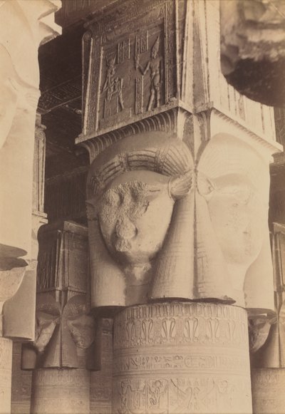 Dendera, Interieur van de Tempel, Hathor Kapitelen door Antonio Beato