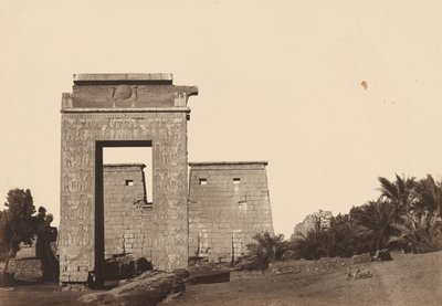 Karnak: Poort van Khonsu door Antonio Beato
