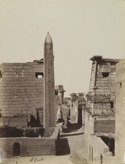 Obelisk en Pyloon van Ramses door Antonio Beato