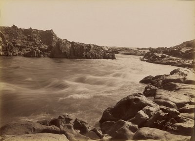 [De stroomversnelling van de eerste cataract] / [Le Rapide de la Premiere Cataracte]. door Antonio Beato