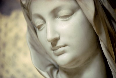 Maagd en Kind (detail van het hoofd) door Antonio Raggi