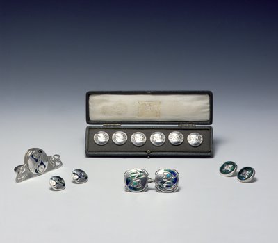 Een Selectie van Liberty Zilverwerk, ca.1901-07 door Archibald Knox