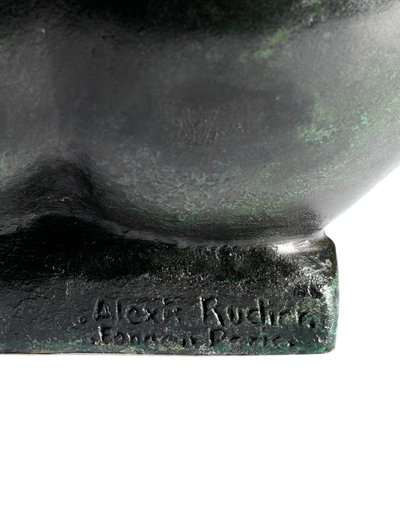 Hurkend meisje dat één voet vasthoudt door Aristide Maillol