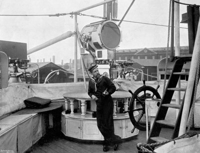Een holofote aan boord van HMS Imperieuse door Arthur Debenham