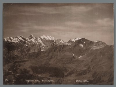 Gezicht op de Gspaltenhorn, de Blüemlisalp en de Schilthorn in de Berner Alpen (Panorama der Jungfraukette) door Arthur Gabler