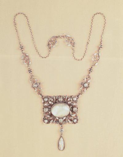 Maansteen hanger en ketting door Arthur Joseph Gaskin