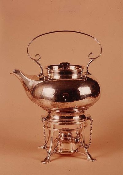 Ketel en spiritusbrander, gemaakt door Birmingham Guild of Handicraft, ca. 1905-10 door Arthur Stansfield Dixon