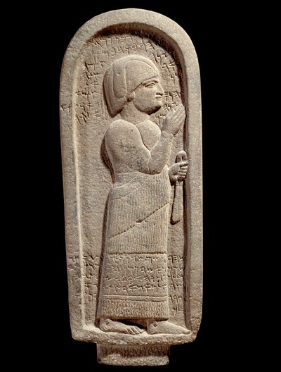 Basalten grafsteen van Si Gabbor, priester van de maangod door Assyrian