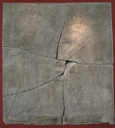 Koning Ashurnasirpal II en zijn God. Reliëf uit het paleis van Ashurnasirpal II in Kalhu, Nimrud, 9e eeuw v.Chr. door Assyrian