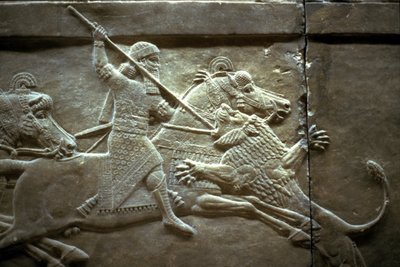 Koning Ashurnasirpal II tijdens een koninklijke leeuwenjacht, 650-620 v.Chr. door Assyrian