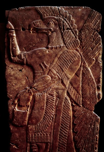 Oosterse Oudheden: detail van een albasten reliëf dat een beschermende geest met een mannenlichaam en een adelaarskop voorstelt, uit het paleis van Sargon II of Sharroukin, koning van Assyrië in Dur-Sharrukin (huidig Khorsabad, Irak) door Assyrian