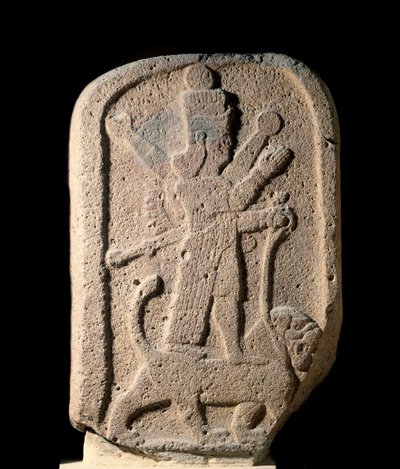 Stele met de godin Ishtar van Arbeles die een leeuw vasthoudt door Assyrian