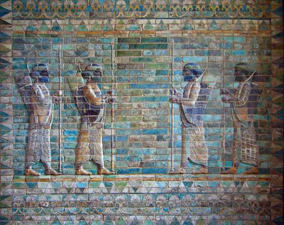 De boogschutters fries uit het paleis van Darius I in Susa, ca. 510-500 v.Chr. door Assyrian