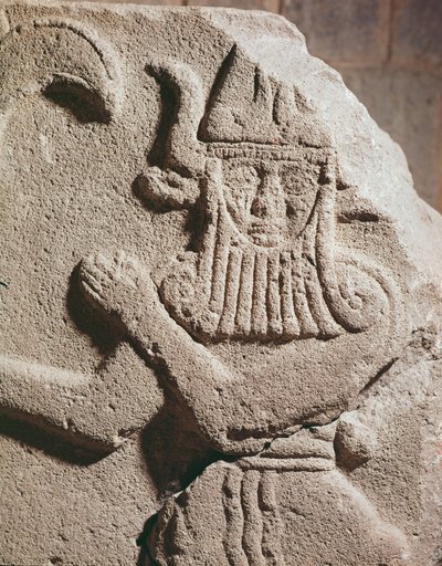 Reliëf dat een Hettitische afgod afbeeldt, 11e-9e eeuw v.Chr. door Assyrian School
