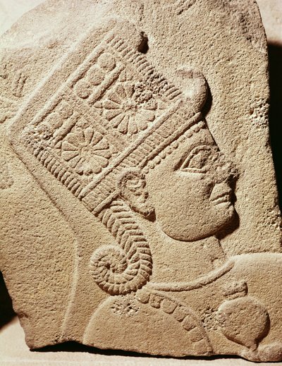Reliëf met het hoofd van een jonge prins, uit Carchemish, Turkije, Neo-Hettitisch, 10e-8e eeuw v.Chr. door Assyrian School