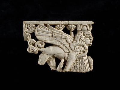 Sfinxfragment uit Fort Shalmaneser, Nimrud, Assyrisch, 8e eeuw v.Chr. door Assyrian School