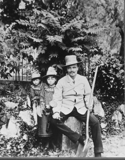Zelfportret van August Strindberg, met zijn kinderen op het platteland door August Johan Strindberg