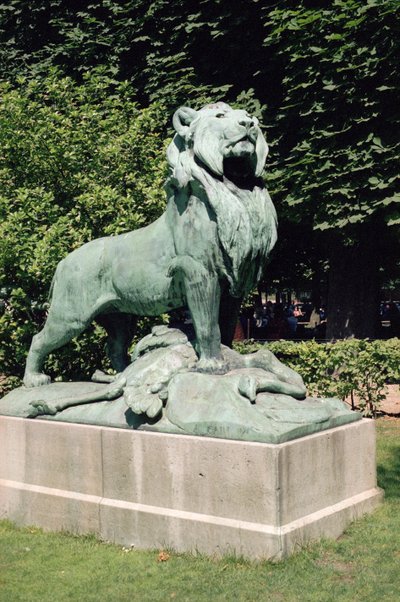 Nubische leeuw en zijn prooi, 1870 (brons) door Auguste Cain