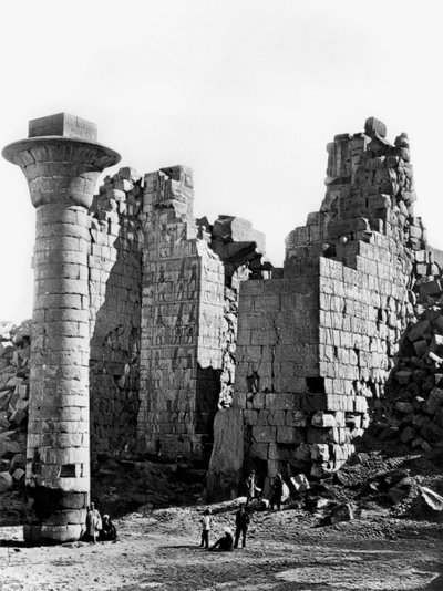 Zuil bij Karnak, Egypte, 1893 door Auguste Edouard Mariette