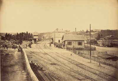 Spoorwegovergang en station, L