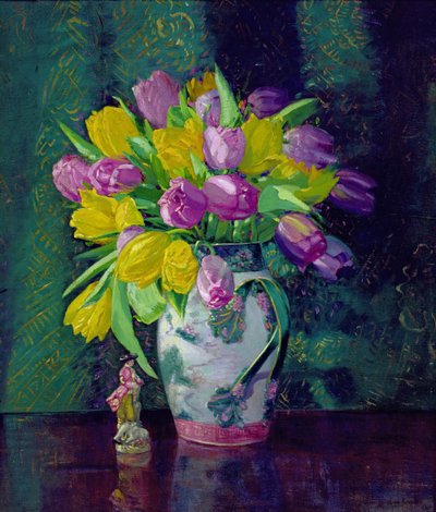 Gele en mauve tulpen in een vaas door Augustus William Enness