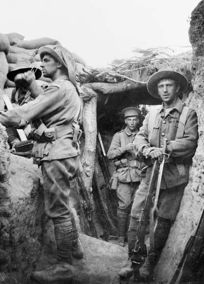 Australische troepen in de Turkse Lone Pine loopgraven, 1915 door Australian Photographer