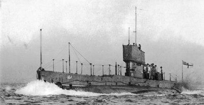 Port boegzicht van HMA onderzeeër AE2, ca. 1915 door Australian Photographer
