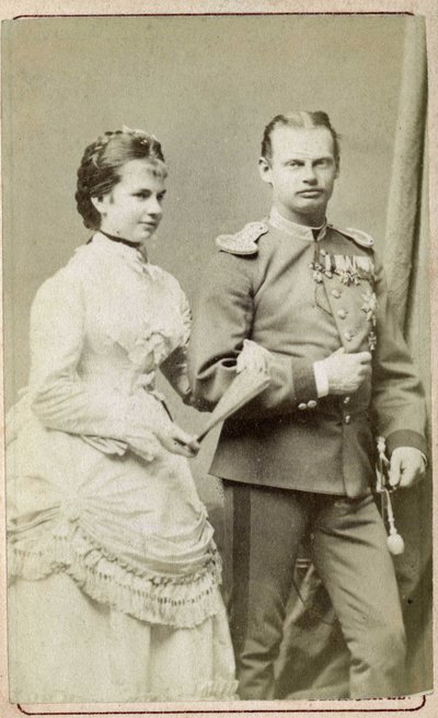 Portret van Gisele Louise Marie, Aartshertogin van Oostenrijk en Prinses van Beieren (1856-1932) met Prins Leopold van Beieren (1846-1930). Fotocollectie 