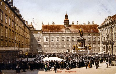 Band speelt in de binnenplaats van het Keizerlijk Kasteel in Wenen, ca. 1905 door Austrian School