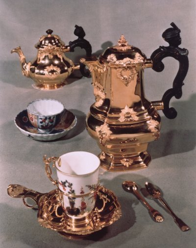 Theepot, suikerpot, chocoladekan en mok, uit een Meissen ontbijtservies gemaakt door Domanek, Wenen, 1750 door Austrian School