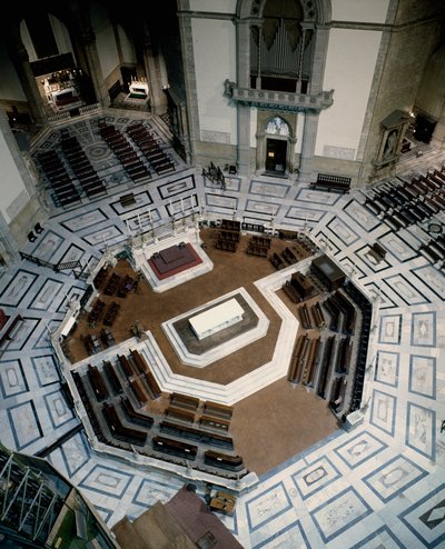 Zicht op het achthoekige marmeren koor gemaakt door Baccio Bandinelli (1488-1560) (Bartolommeo Brandini), binnen de Kathedraal van Florence (Duomo Santa Maria del Fiore). 1555, Florence, Italië door Baccio Bandinelli
