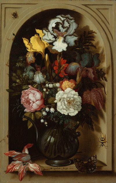 Iris, Rozen, Lelietje-van-dalen en andere Bloemen in een Glazen Vaas in een Niche door Balthasar van der Ast