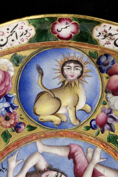 Gedekte kom, schotel en lepel met astrologische decoratie, begin 19e eeuw door Baqir