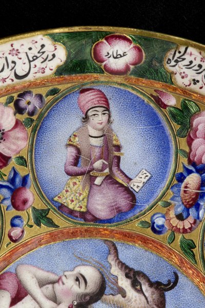 Gedekte kom, schotel en lepel met astrologische decoratie, begin 19e eeuw door Baqir
