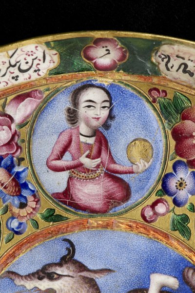 Gedekte kom, schotel en lepel met astrologische decoratie, begin 19e eeuw door Baqir