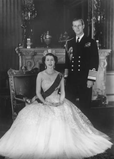 HM Koningin Elizabeth II en HRH Hertog van Edinburgh in Buckingham Palace, 12 maart 1953 door Baron Sterling Henry Nahum