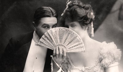 Billie Burke en Farren Soutar in een scène uit The Belle of Mayfair, begin 20e eeuw door Bassano Studio
