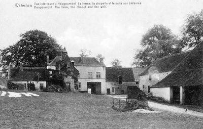 Boerderij van Hougoumont, een belangrijke strategische locatie voor Wellington tijdens de Slag bij Waterloo, herdenkingsansichtkaart, ca. 1912 (fotolitho) door Belgian Photographer