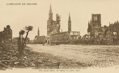 De Grote Markt, Ieper, 27 juni 1915 door Belgian Photographer
