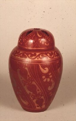 Potpourri en deksel in koperen lusterglazuur, ca. 1905-15 door Bernard Moore
