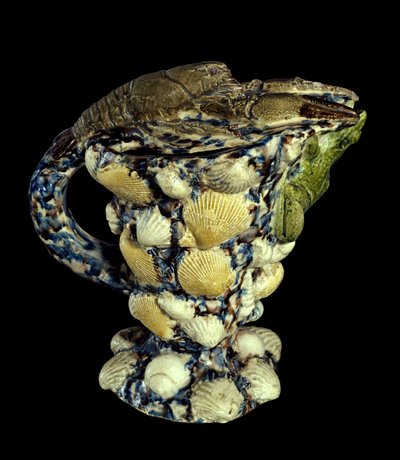 Rustieke aquamarijn met keramiek versierd met schelpen door Bernard Palissy