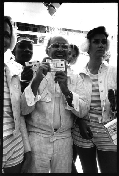  door Bernard Perrine