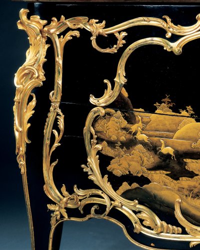 Commode (ormolu-gemonteerd Japans lakwerk) door Bernard van Risenburgh II