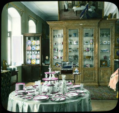 Torgsin winkel Handel met buitenlanders, Moskou, 1931 door Branson DeCou