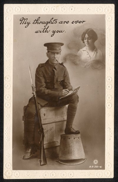Verenigd Koninkrijk: Een sentimentele ansichtkaart geproduceerd door de Cairo Postcard Trust, Caïro, Egypte, tijdens WO1 door British Photographer
