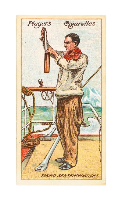 Stafbetaalmeester Francis Drake, secretaris en scheepsmeteoroloog, neemt zeetemperaturen door British School